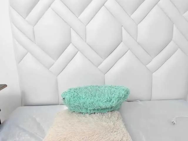 Analiaa18 on BongaCams