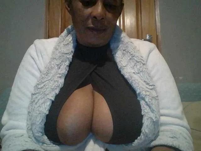 Busty8 on BongaCams