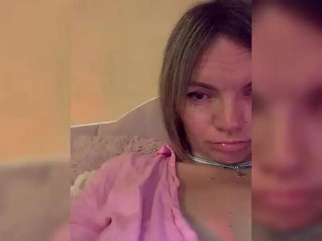 Ella-Pearlie on BongaCams 