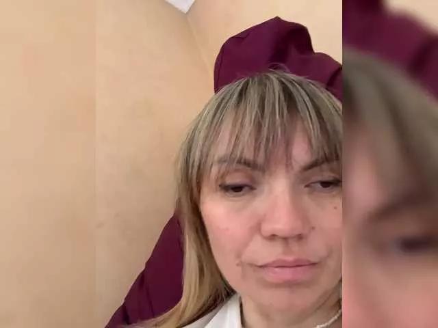 Ella-Pearlie on BongaCams 