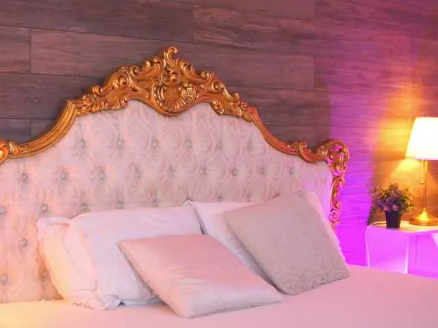 EllieRedd on BongaCams 