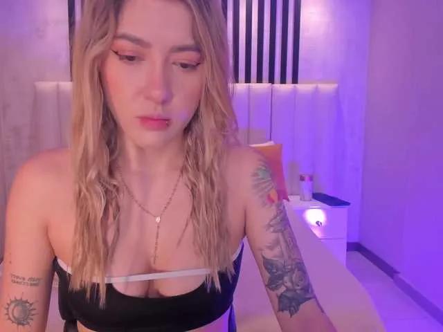 EveBenson on BongaCams