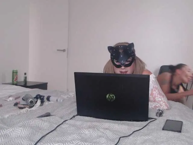 GodessKristina-and-TS on BongaCams