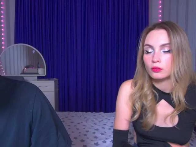hollyJoys on BongaCams