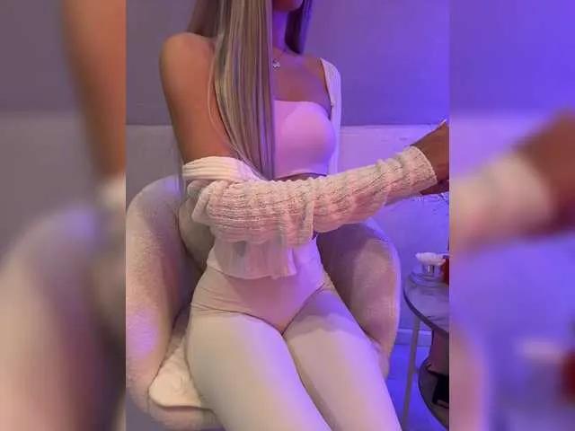 HollyPolly111 on BongaCams 