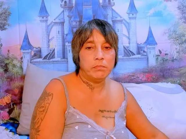 indianroxy on BongaCams