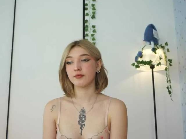jeansharp on BongaCams