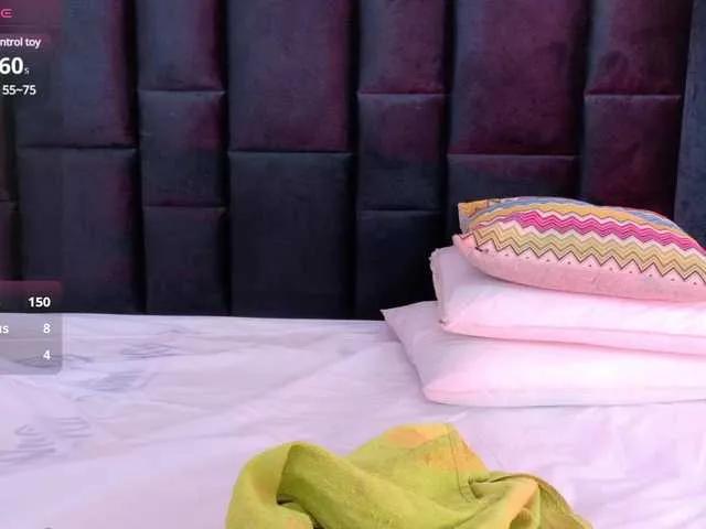 kinkyhousewifee on BongaCams