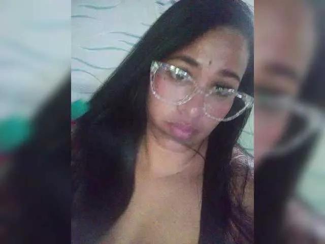 Letty33 on BongaCams 