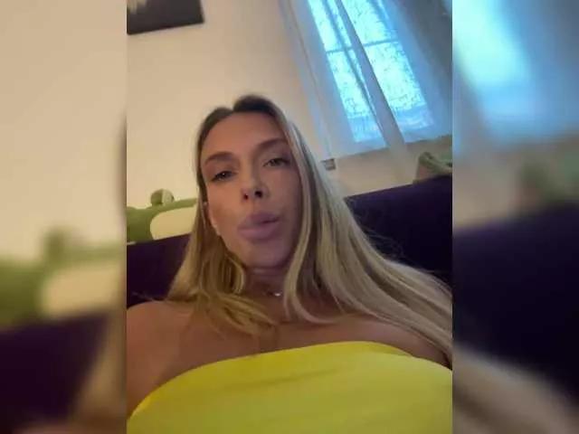 merrybaby on BongaCams 