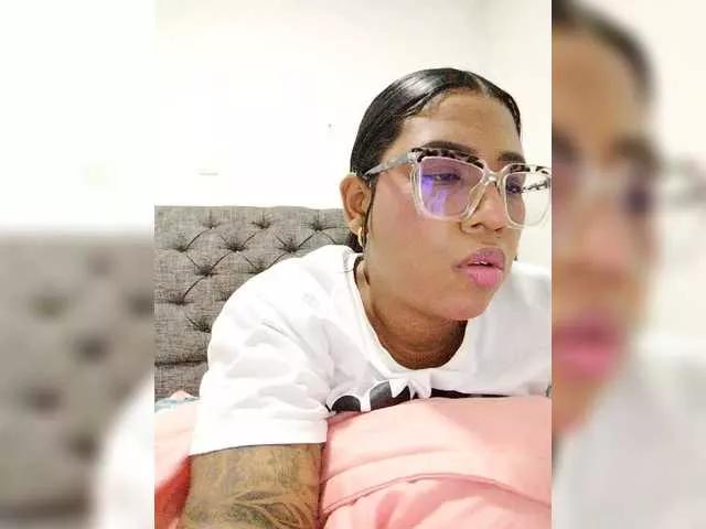 Meyer-lucia77 on BongaCams 
