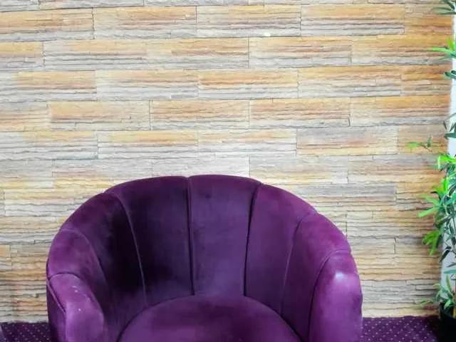 Peachy-Tease on BongaCams