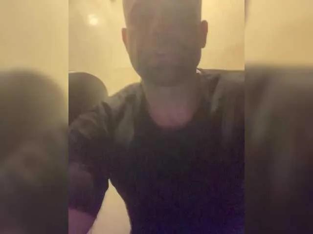 Prettyboy-13 on BongaCams