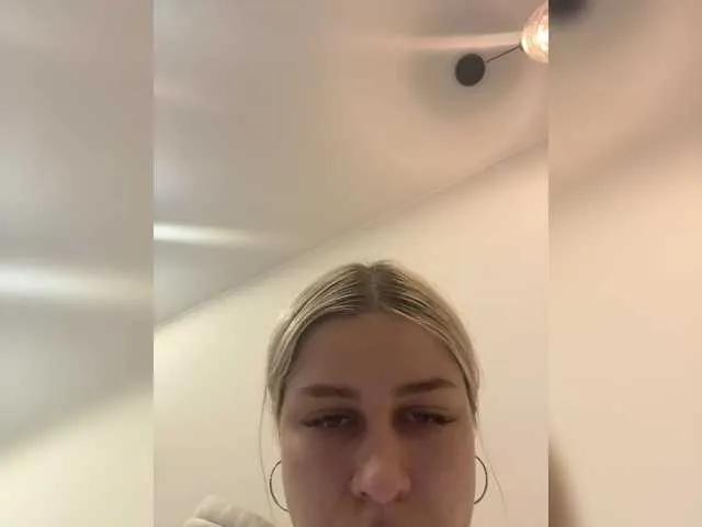VibroMashulkaDashulka on BongaCams