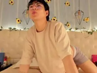 aleaurarashi on CamSoda 