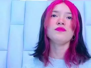 alliciakim18 on CamSoda 