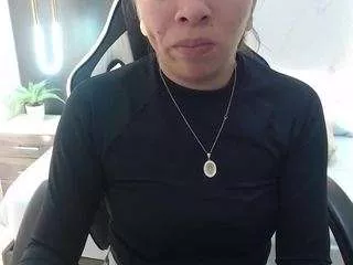 alma-fenix on CamSoda 