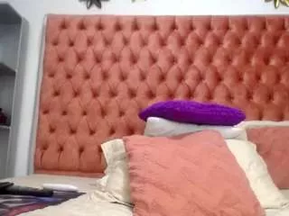 ana-bullock on CamSoda 