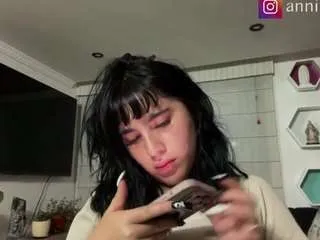 annie-snow on CamSoda 