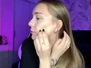 daniaoetzel — Should I take off my top and show what's underneath? [63 tokens remaining]