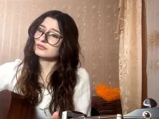 deloisenatalizio — GOAL: Sing a song on the guitar Hello, I'm Elisheva, welcome to my room. Today is my third day [55 tokens remaining]