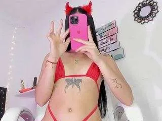 doll-ssquirts on CamSoda 