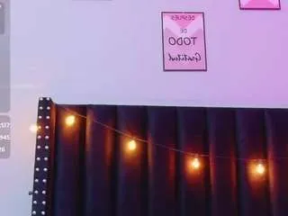 innocenthazel on CamSoda 