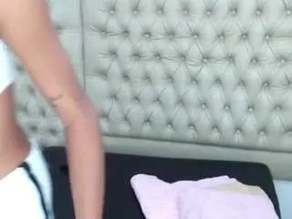 jessicahott01 on CamSoda 