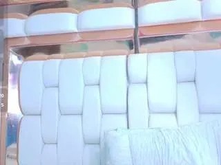 kinkyhousewifee on CamSoda 