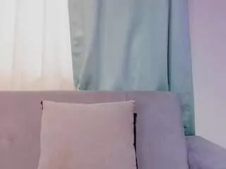miiamooree on CamSoda 