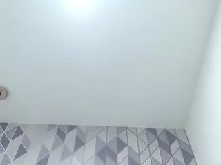 miss-dinah on CamSoda 