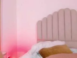 nikki-angel on CamSoda 