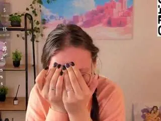 noora-moore on CamSoda 