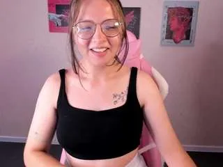 noora-moore on CamSoda 