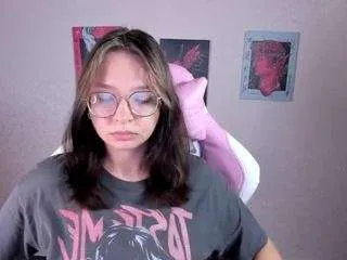 noora-moore on CamSoda 