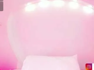 nymzieloren — finger in my ass [255 tokens remaining]