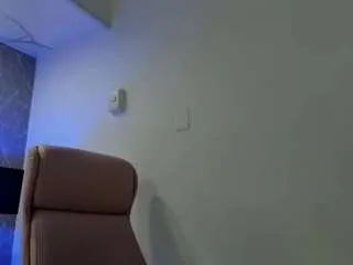 orianasimons — I'm new here and every tip makes my juicy pussy wet // 33 TKN roll the dice to winn explicit content / rate our pvt [1 tokens remaining]