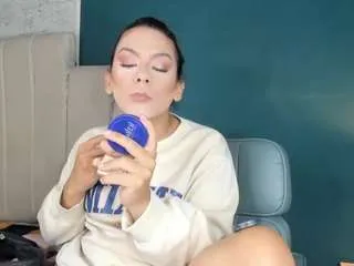 peachfemmeboy on CamSoda