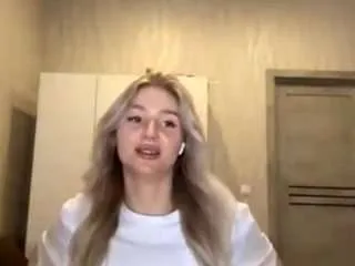 renatamercier — take of my pants [77 tokens remaining]