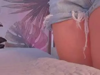 samaantha-white on CamSoda 