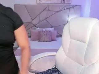 saskia-litt on CamSoda 