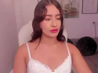 saskia-litt on CamSoda 