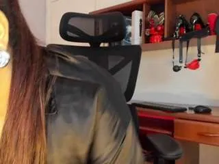 susan-milf on CamSoda 