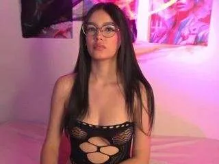 sweettirenn on CamSoda 