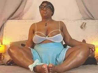 tiffanymena on CamSoda 