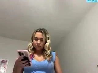 tiffstreatsxoxo on CamSoda 