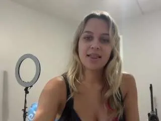 tiffstreatsxoxo on CamSoda 