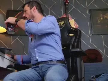 aaronbomer on Chaturbate 