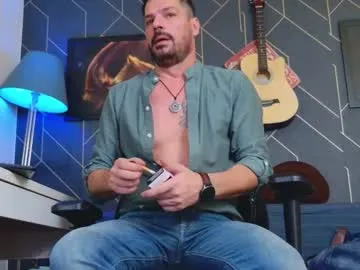 aaronbomer on Chaturbate 