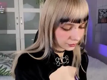 cherry_bitter on Chaturbate